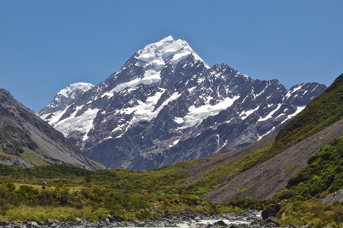 Aoraki Mount Cook above the Hooker Valley