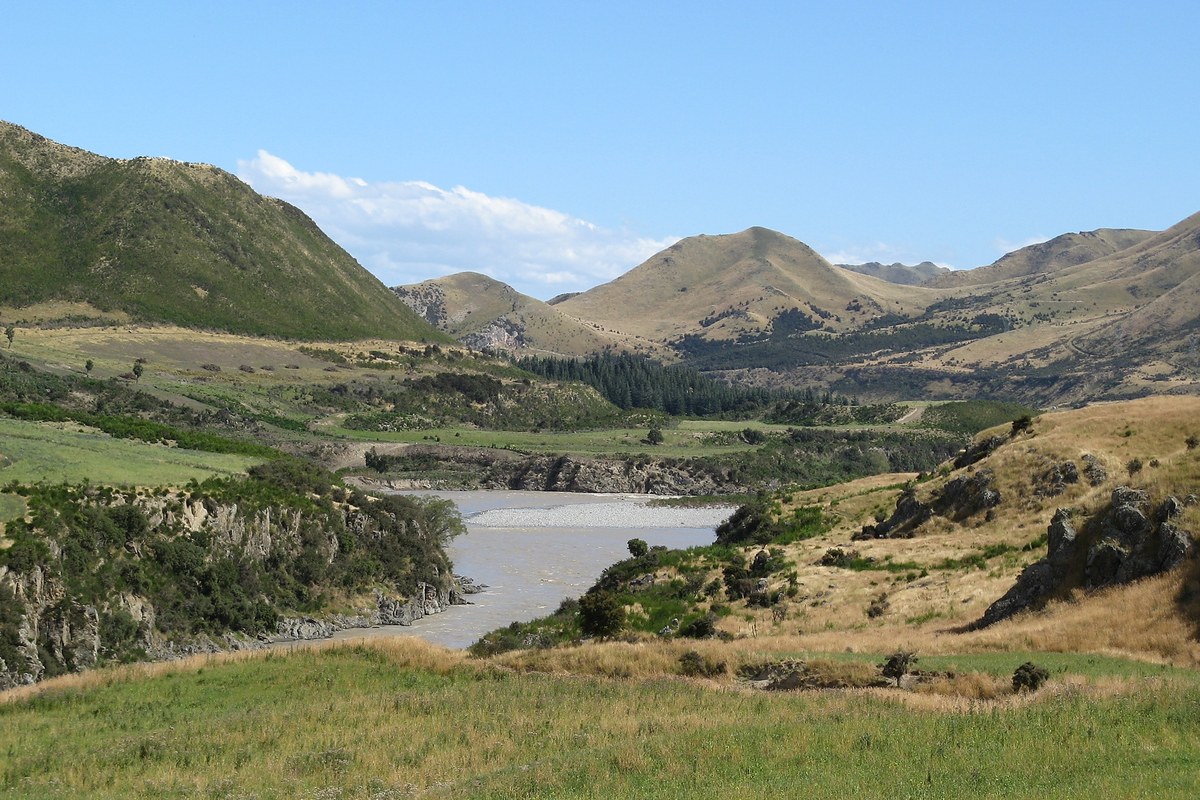 The alpine road through Lewis Pass